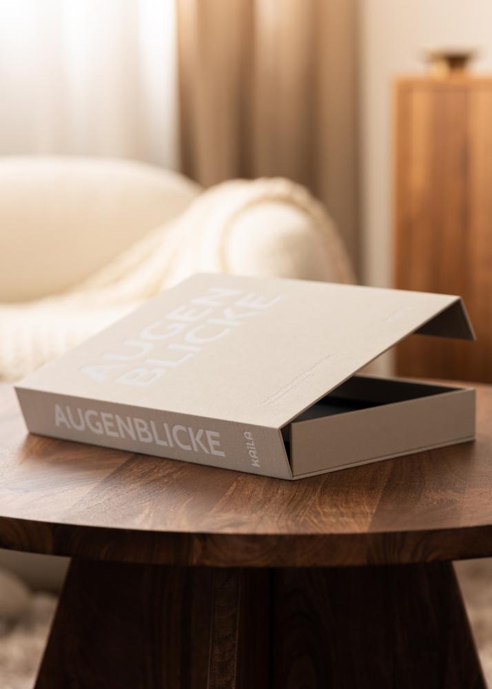 KAILA AUGENBLICKE Creme - Coffee Table Photo Album (60 Sorte Sidor)