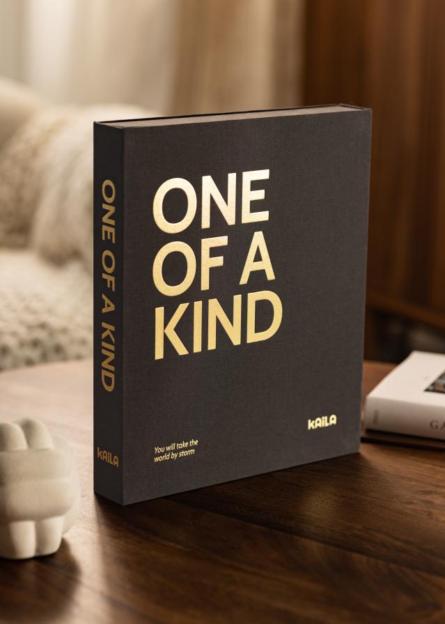 KAILA ONE OF A KIND Black - Coffee Table Photo Album (60 Sorte Sider / 30 Blade)